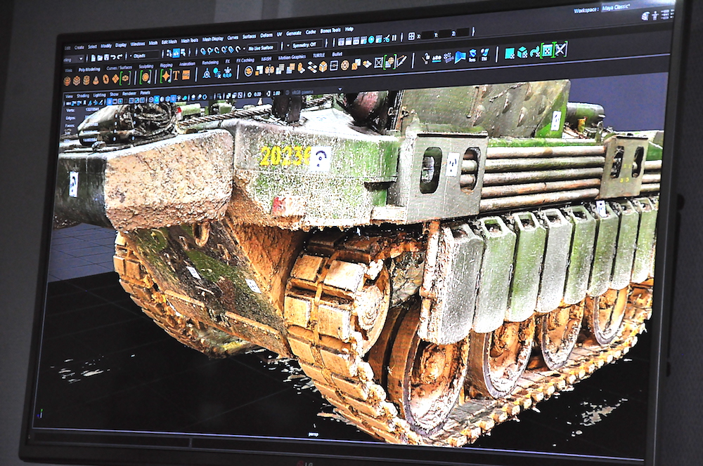 Для создания модели танка приходится изучать оригинальную технику.